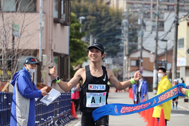 フルマラソン優勝の一花さんゴールシーン