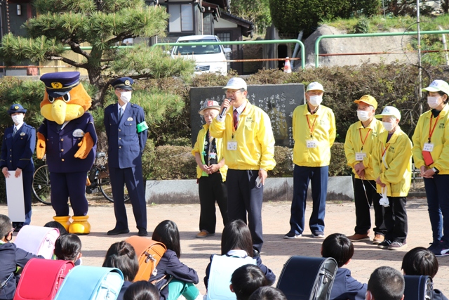 あいさつする川淵さん