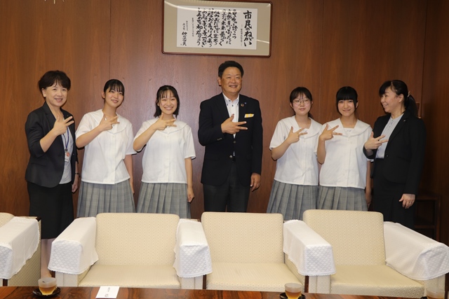 全国高校手話パフォーマンス甲子園に出場する生徒