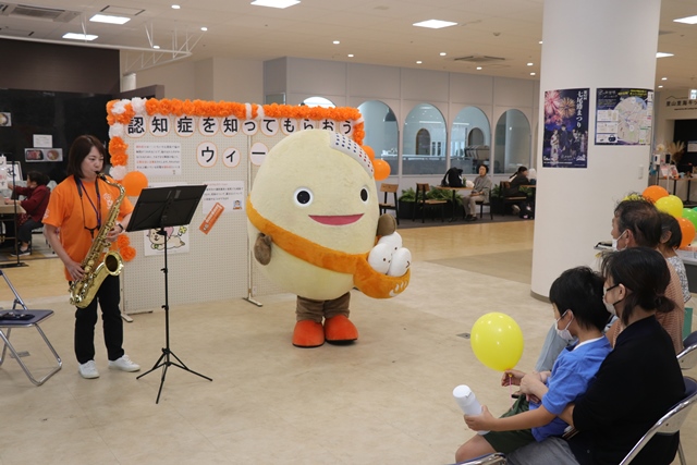 わくたまくんの登場とサックスの演奏会