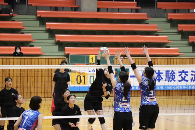 PFUブルーキャッツと七尾東部中学校女子バレーボール部とのエキシビジョンマッチ