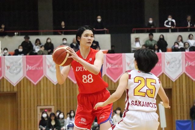 プレーする赤穂選手
