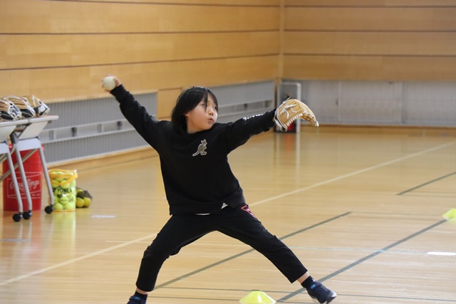 グローブを使う参加者