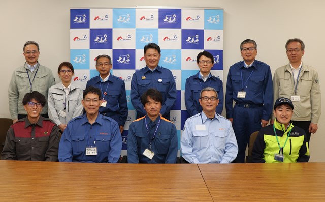 5自治体の職員と茶谷市長と七尾市職員