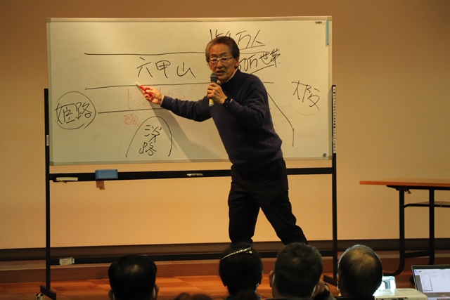 講演を行う堀内さん