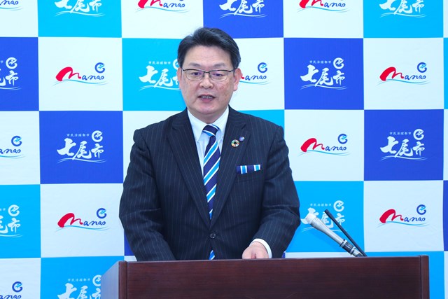 令和7年度当初予算案を発表する茶谷市長