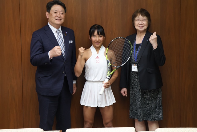 茶谷市長と甲さんと八崎教育長