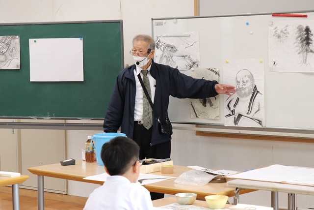 指導する橋元さん