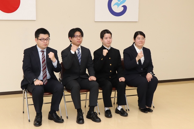 入隊予定の4人