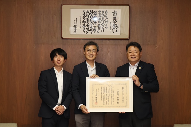 一本杉通り振興会の高澤さんと比留間さん