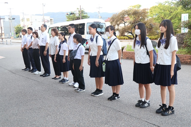 金泉へ向かう市内中学生